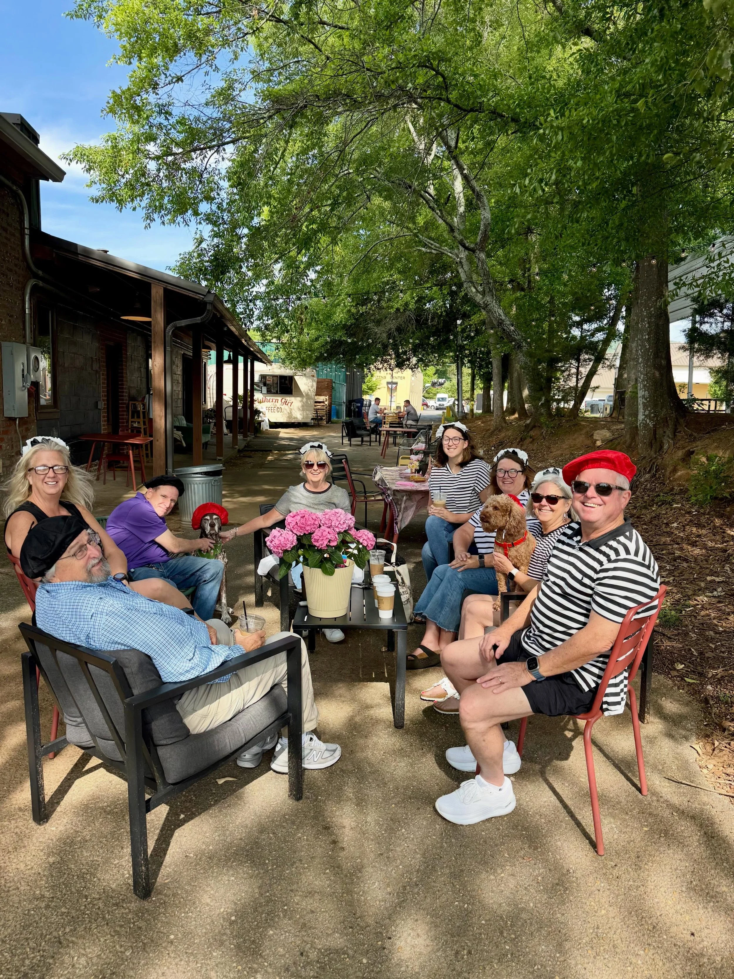 Bonjour from the alley this morning 🇫🇷☕️

A little r&eacute;union des esprits&hellip; that&rsquo;s fancy for meeting of the minds ✨🥐 

Coffee, sunshine, sweet friends, and a little Parisian flair under the trees 🥐

The perfect way to celebrate ou