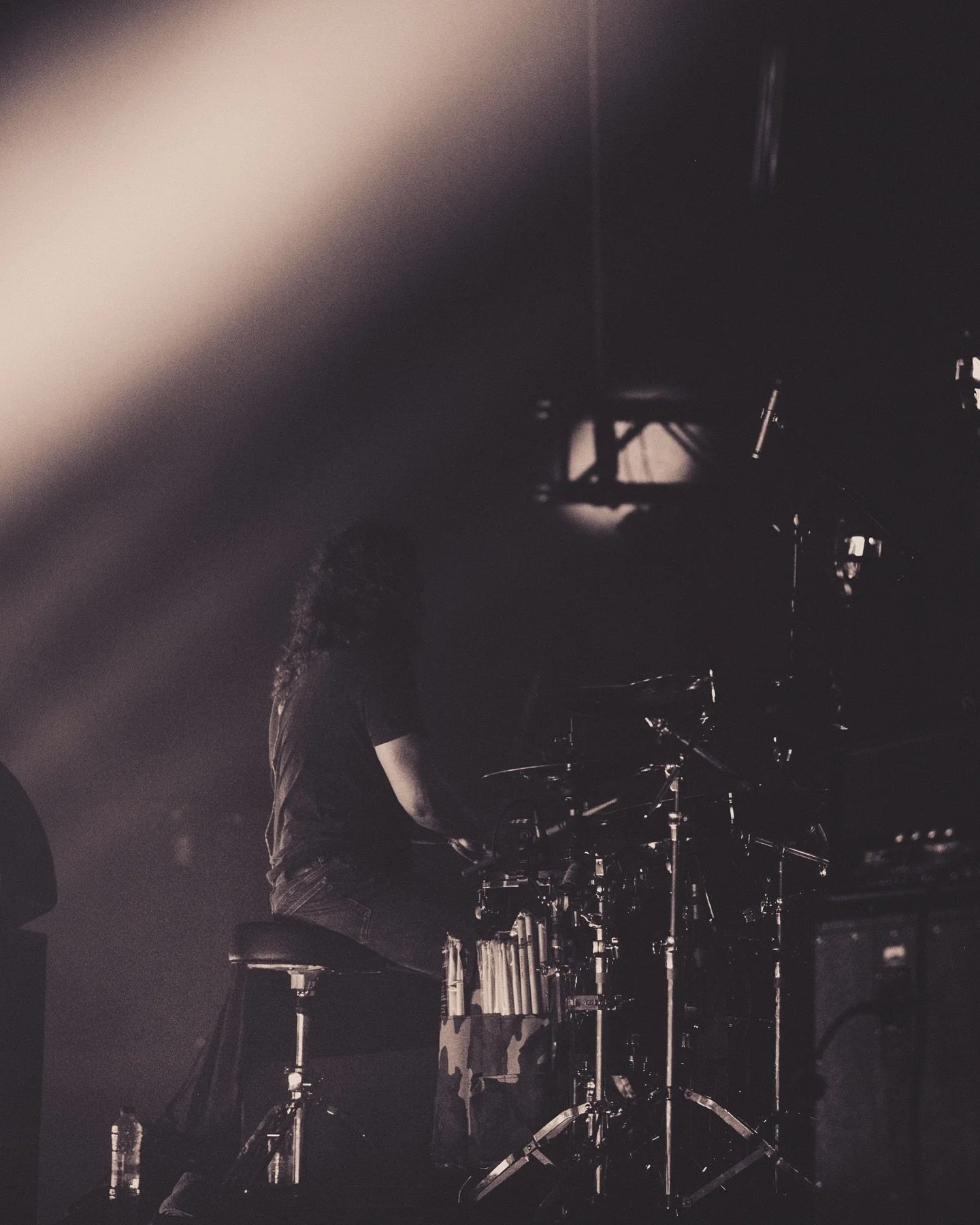 With @afskyofficial ! 

We play again next week at @ascensionfestivaliceland 

Photo by
@voidrevelations !

#afsky #metaldrummer #martinhaumann #drums #concertphotography