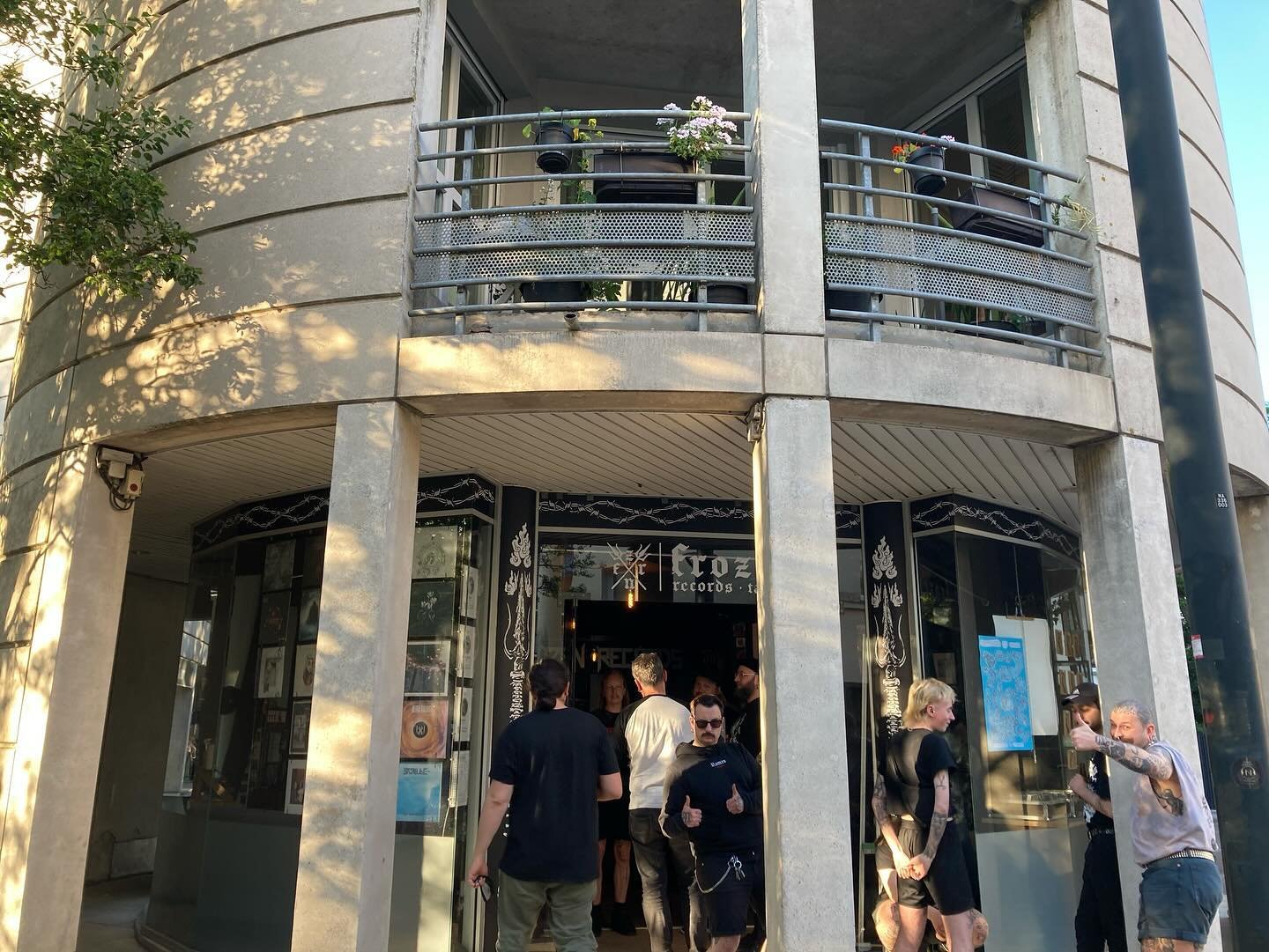 We have arrived and getting ready to play Nantes, France tomorrow with @afskyofficial 

#afsky #dsbm #metaldrummer #martinhaumann