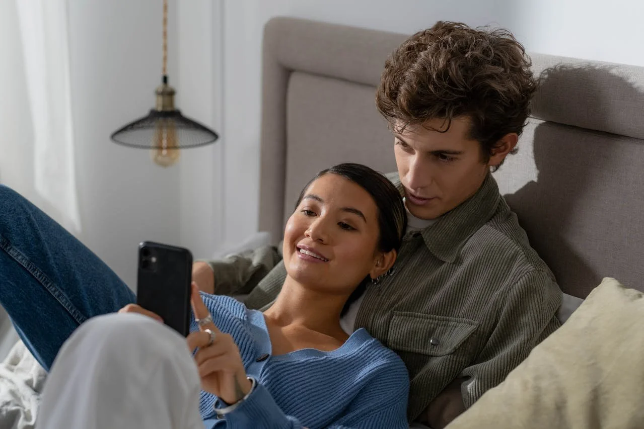 man-and-woman-looking-at-the-screen-of-a-cellphone