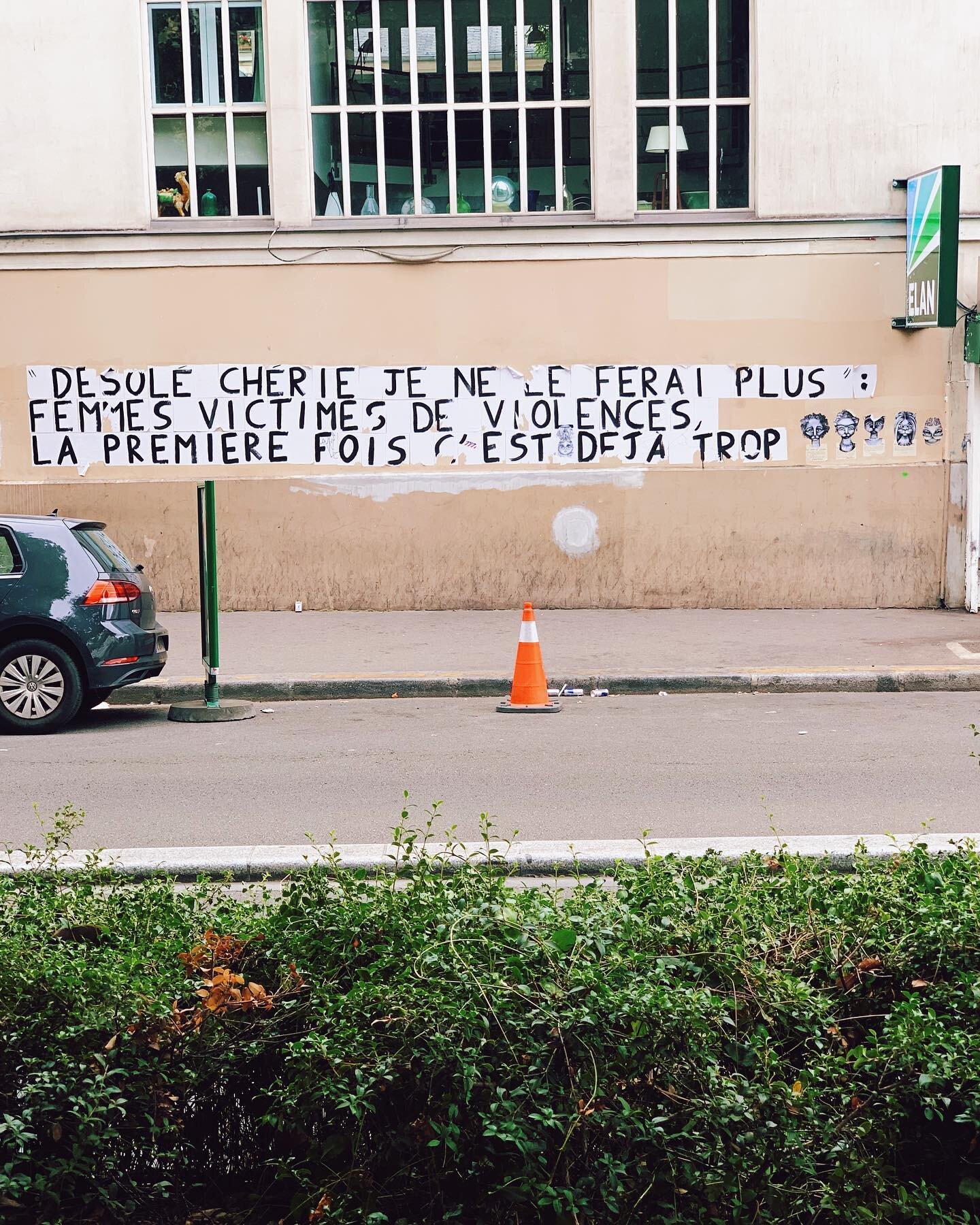 Parce que les femmes ont le droit. 

Le droit d&rsquo;&ecirc;tre. 
Le droit de vivre. 
Le droit de s&rsquo;exprimer. 
Le droit d&rsquo;entreprendre. 
Le droit de choisir. 
Le droit d&rsquo;&ecirc;tre respect&eacute;e. 
Le droit d&rsquo;&eacute;tudier