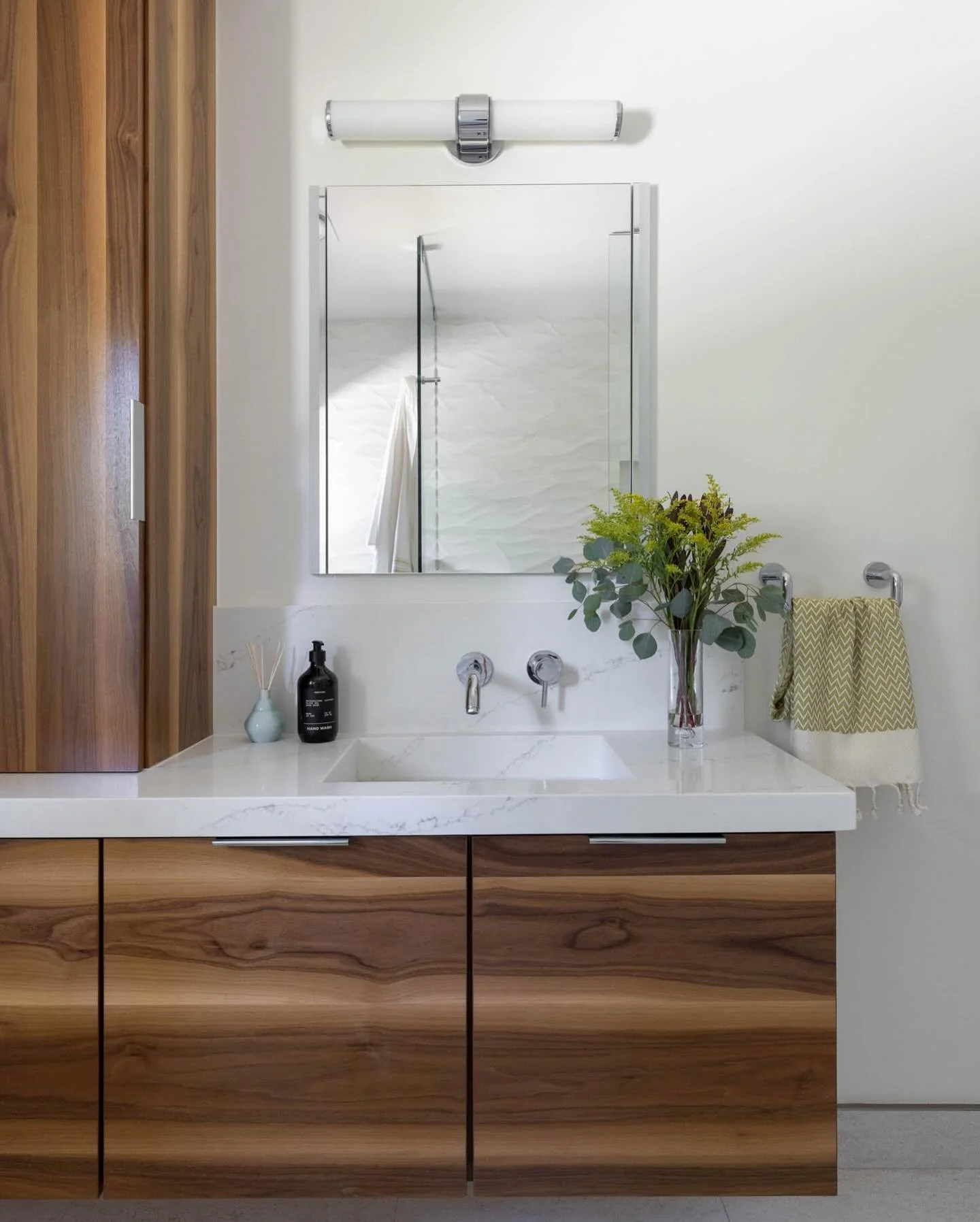 For these young homeowners, we embraced minimalism to create a bathroom that&rsquo;s as functional as it is stunning. Clean lines, open space, and purposeful design elements come together to form a calm, clutter-free retreat. Every feature serves a p