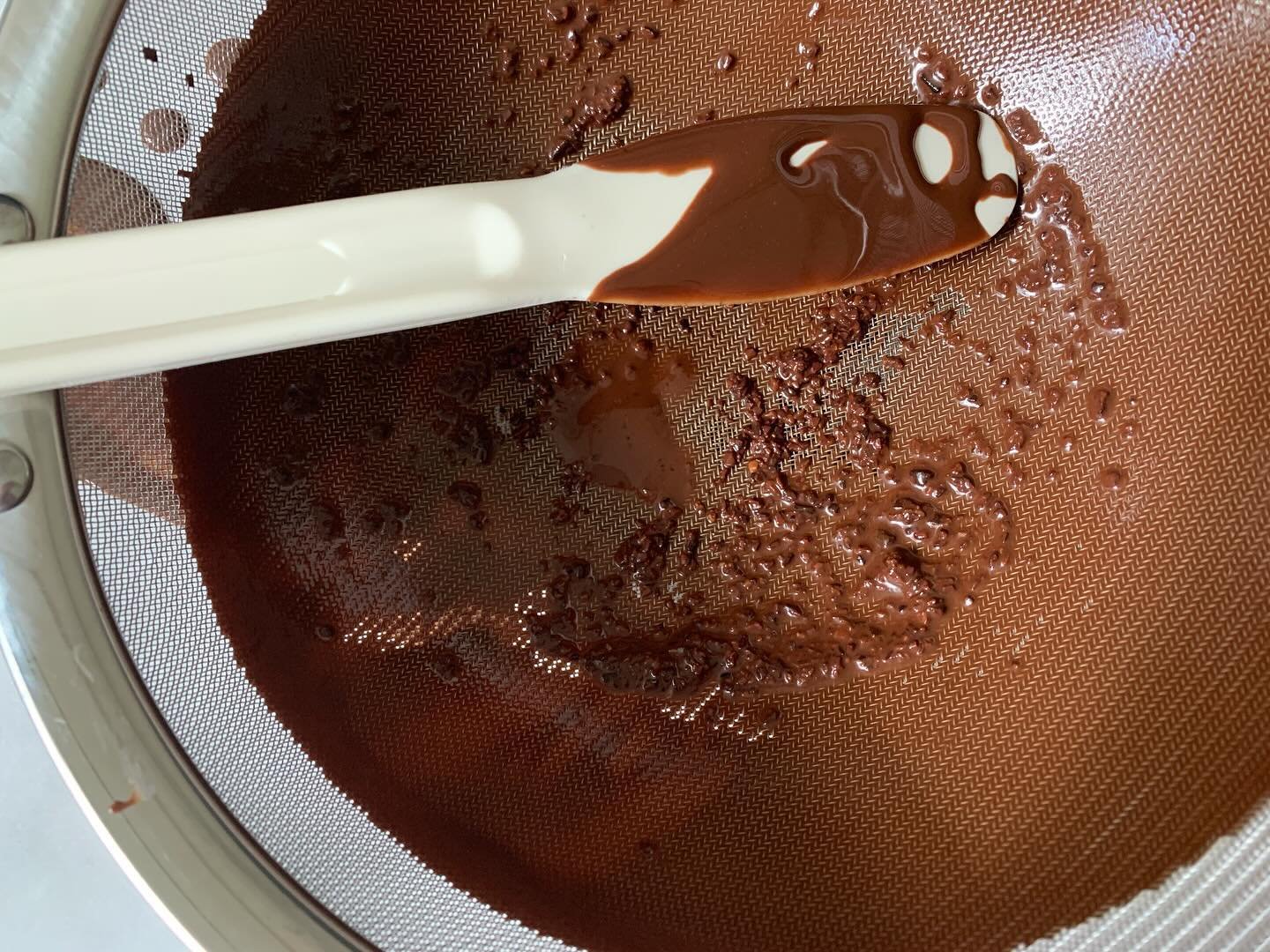 Chocolate maker pro-tip! 🫘🍫

Sometimes a picture really is worth a thousand words, and this one shows why straining after every batch is a must-do. 

If you&rsquo;ve been in one of my classes you know I am a fiend 🤣 about scraping down inside the 