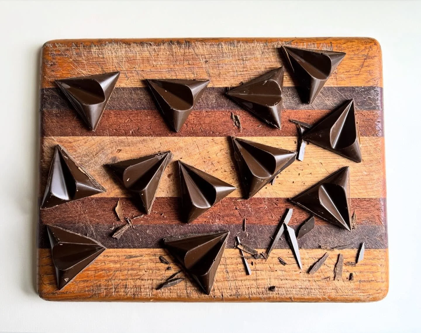 White chocolate.

Crafted with organic cocoa butter, organic cashew milk, hojicha from @hojicha.co and organic cane sugar.