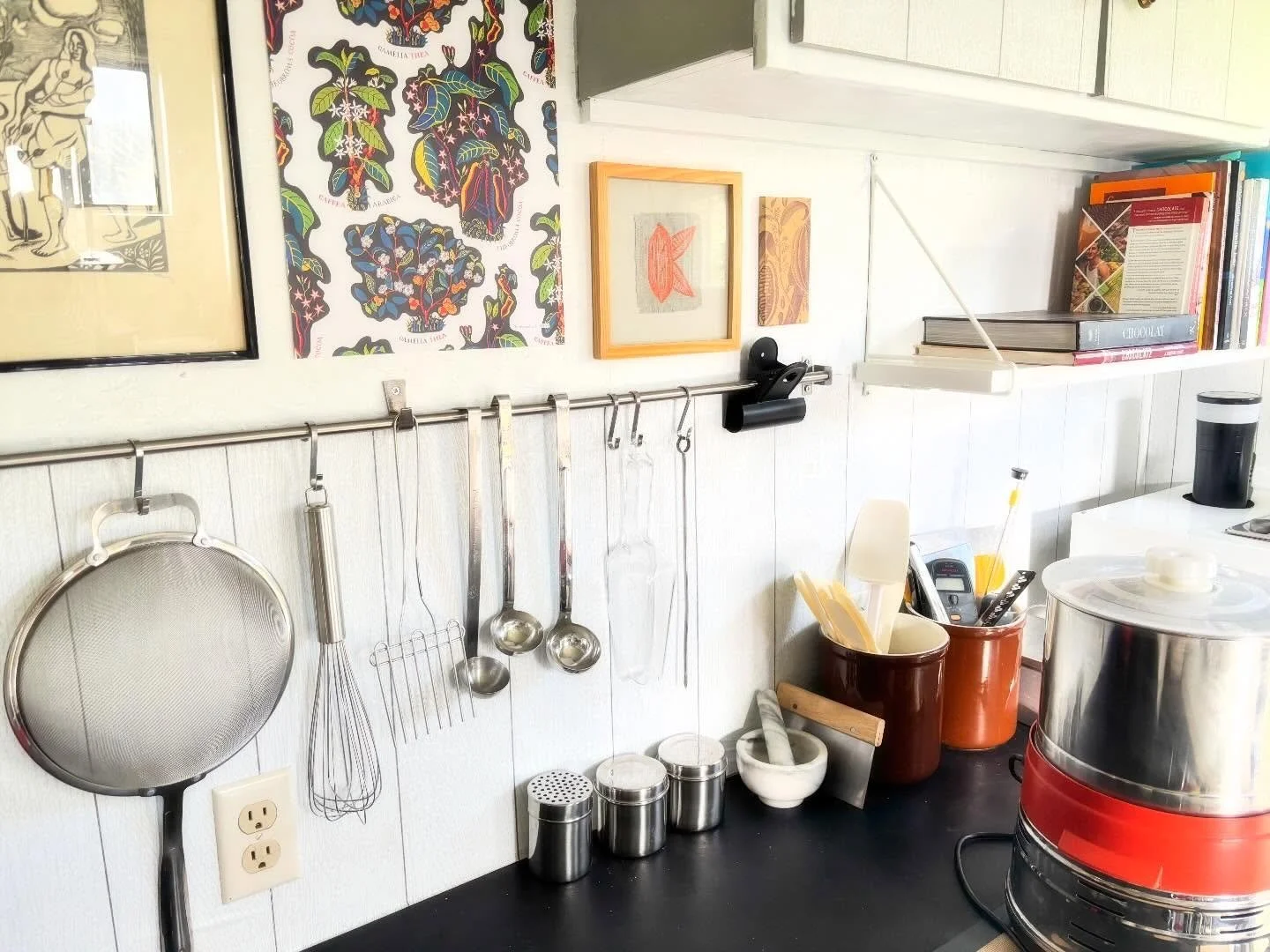 Ready for the livestreams, and all tidied up for the new chocolate year 🤎 🫘🍫