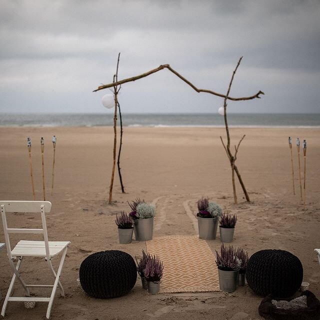 Beach wedding details 😍🙌🏻 I absolutely love weddings like this, the details, the personal touch and the special feeling it is to be a part of a intimate and special wedding 
It suits my style of photography really well:)