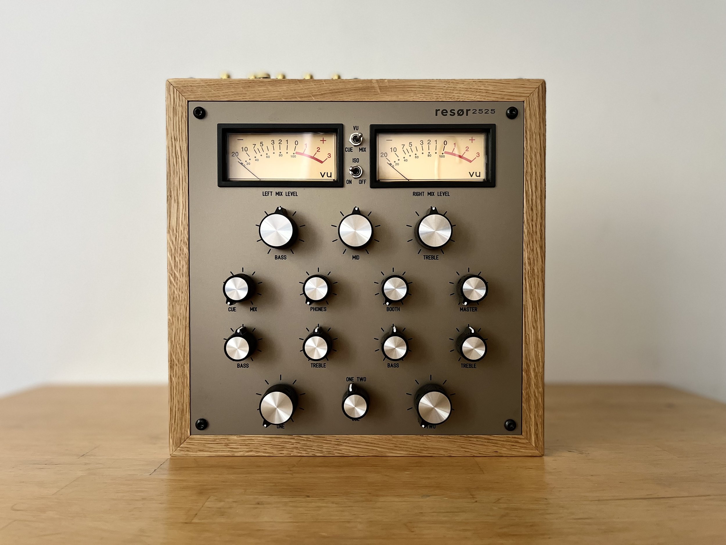 Resør Rotary DJ Mixer Model 2525 Resør Electronics Discrete Rotary