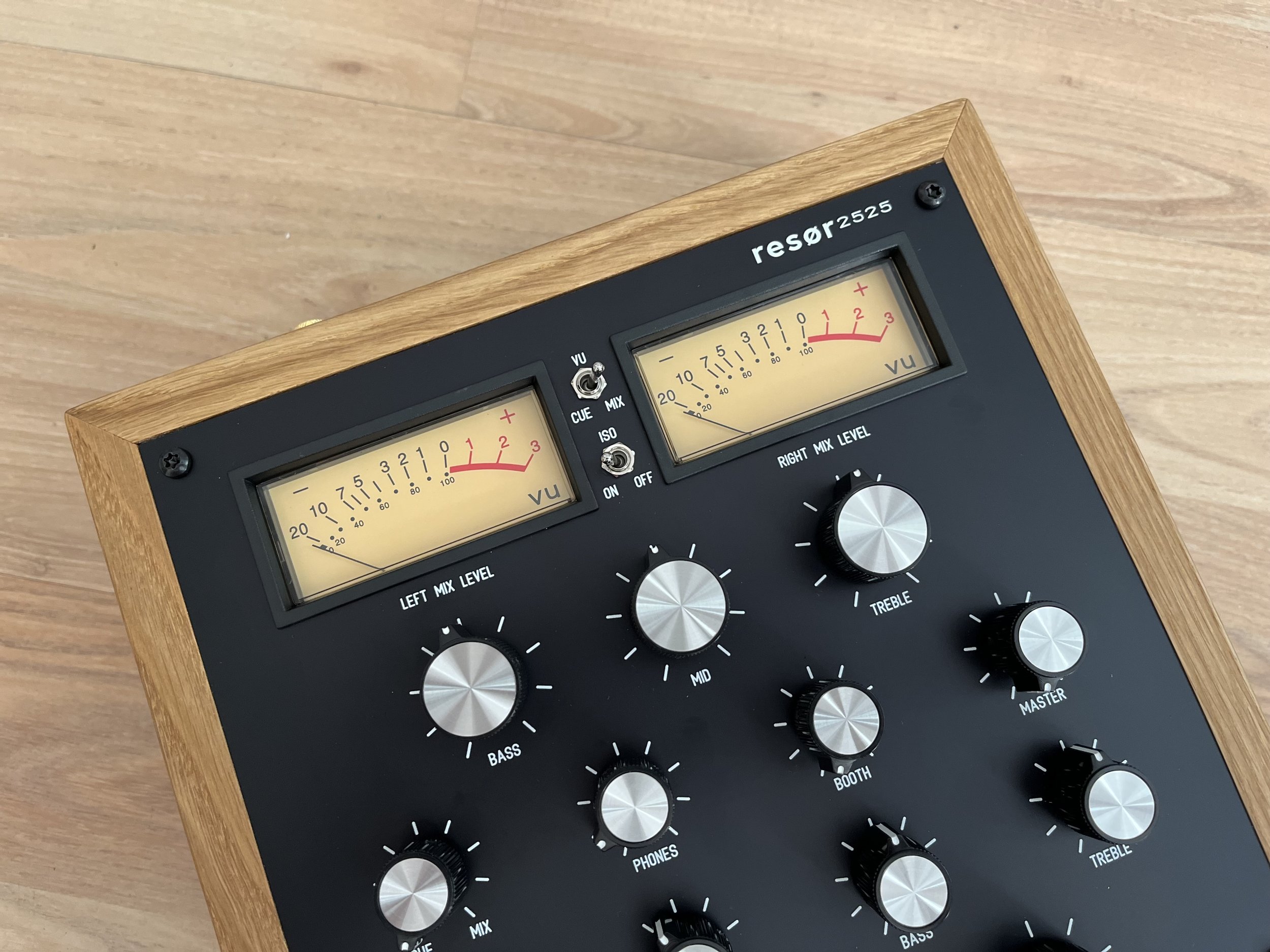 Resør Rotary DJ Mixer Model 2525 Resør Electronics Discrete Rotary