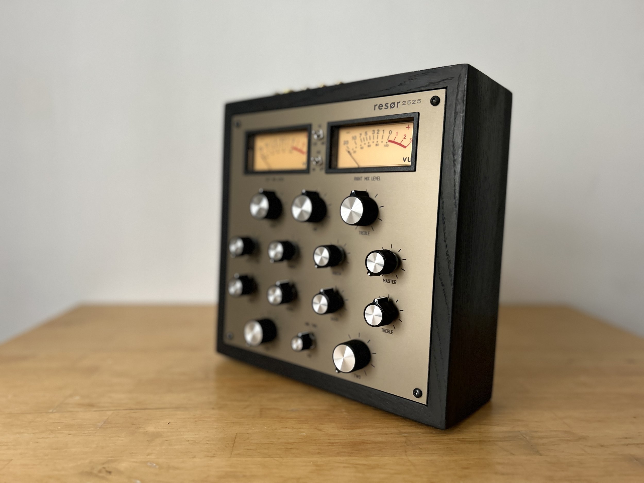 Resør Rotary DJ Mixer Model 2525 Resør Electronics Discrete Rotary