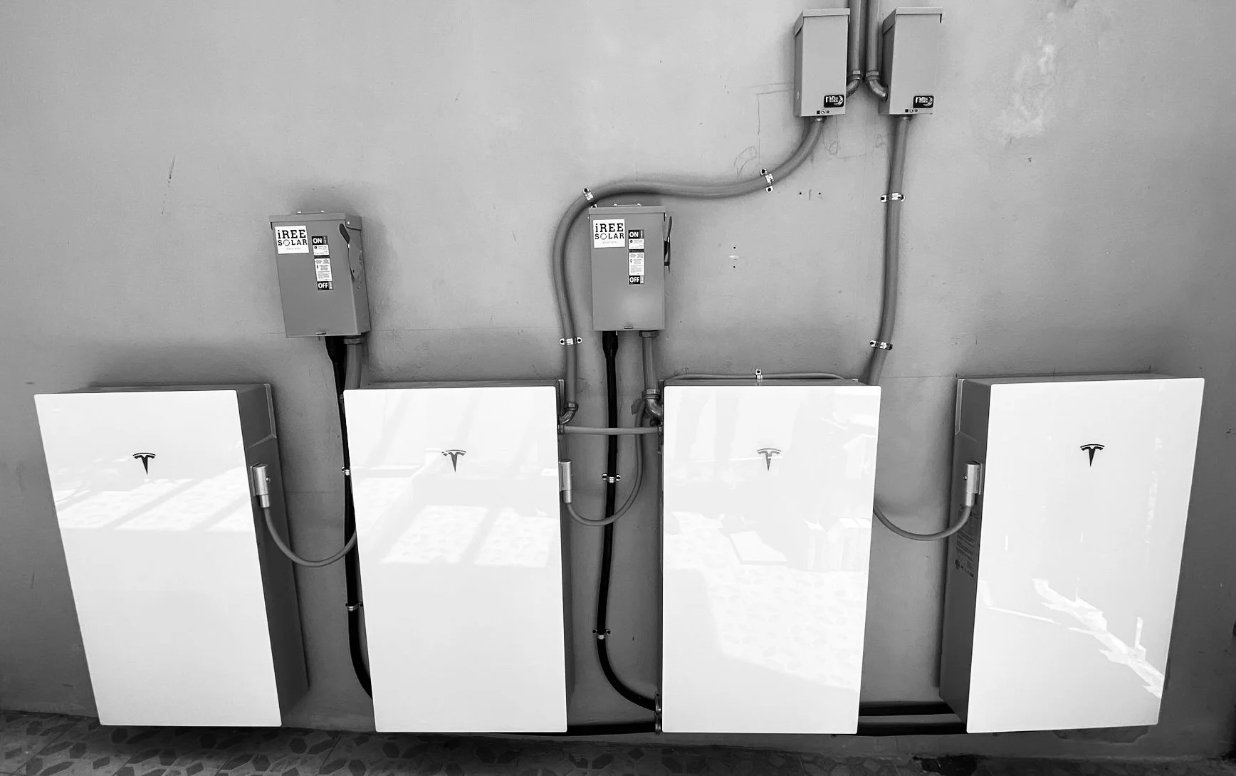 Tesla powerwall 3 and Tesla powerwall 3 expansion units wall mounted