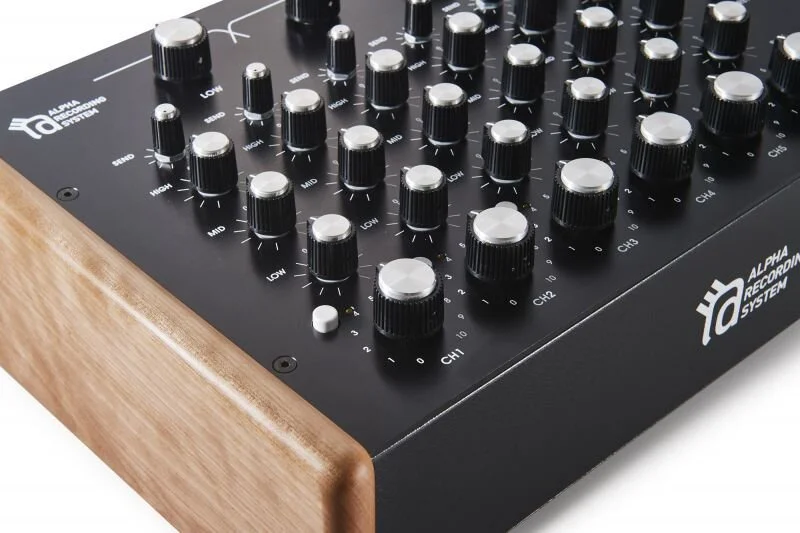 ALPHA RECORDING SYSTEM製 特注アイソレーター