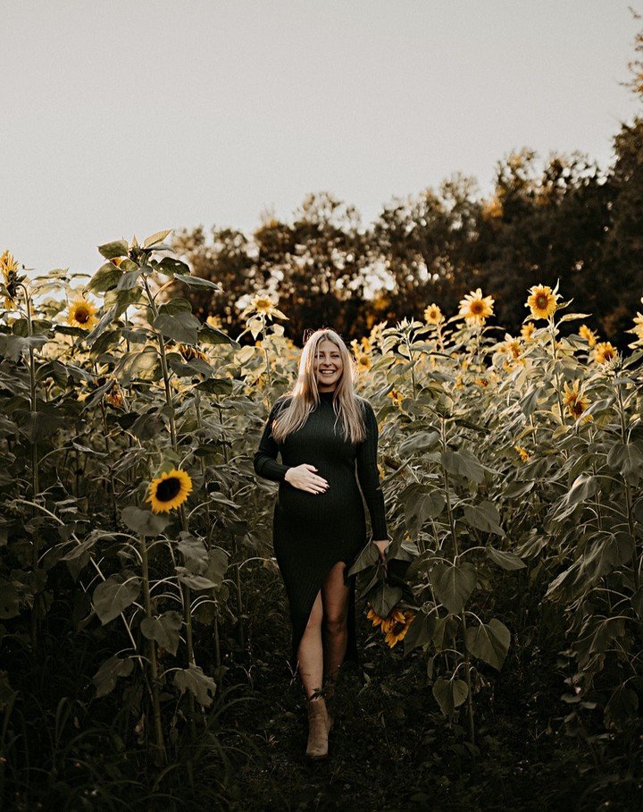 Beautiful mommy to be 🌻