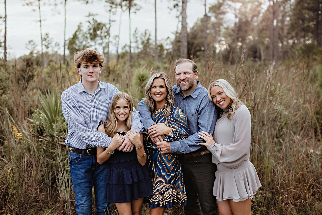 🍁📸 Evans Family and one Beautiful (Busy) Weekend! 📸🍁
Not sure how the Evans family squeezed me in to capture some moments but we made it happen and all before the rain and everyone heading back to their busy schedules.