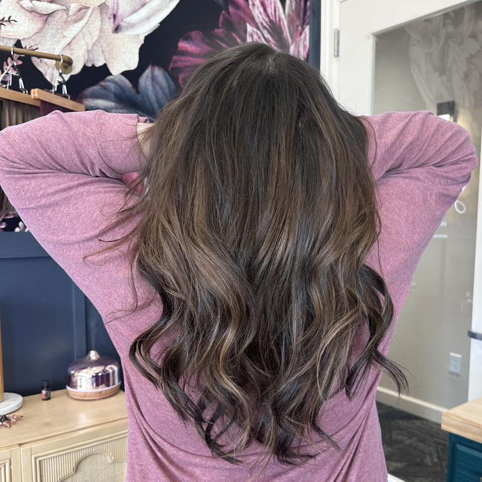 Are you looking for a fabulous hair transformation that's both easy and life-enhancing?

⭐️Here's how they make your life better and easier:

✨Effortless Length and Volume: Hair extensions instantly give you the length and volume you desire. Whether 