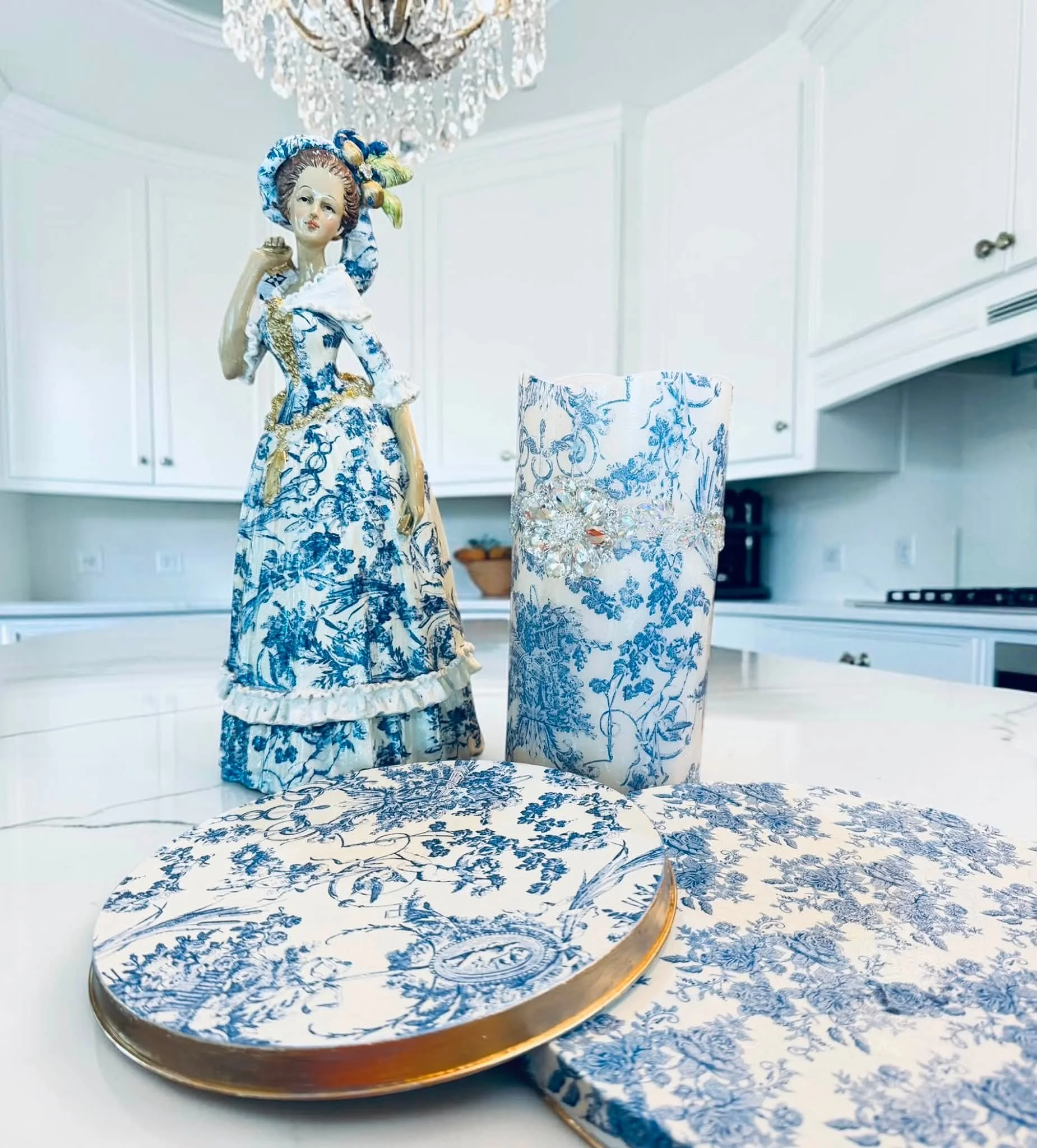 3 Blue and White Toile Decoupage Ideas