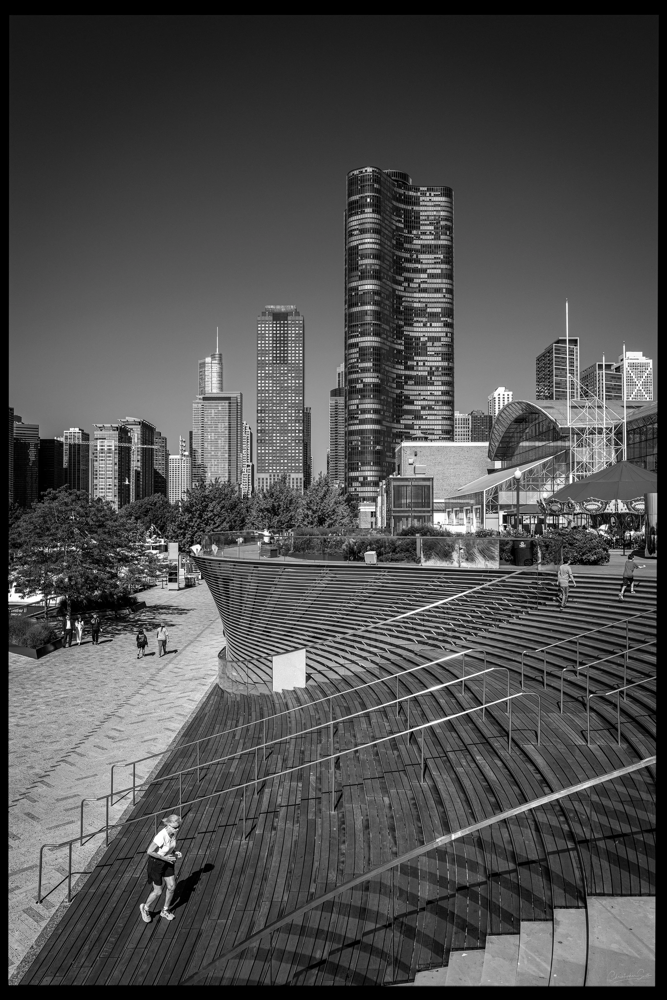 Leica Q2 Monochrome | NavyPier