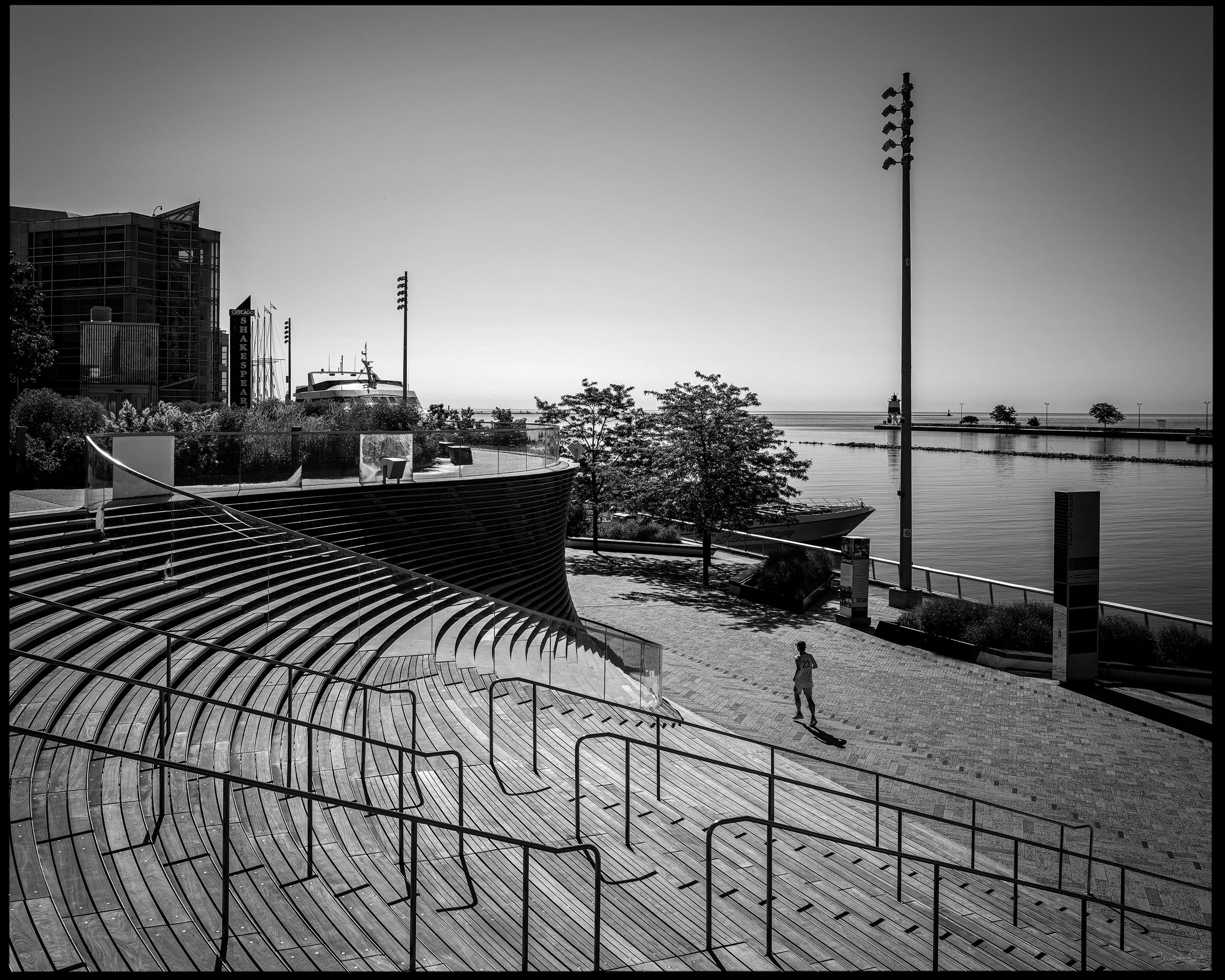 Leica Q2 Monochrome | NavyPier