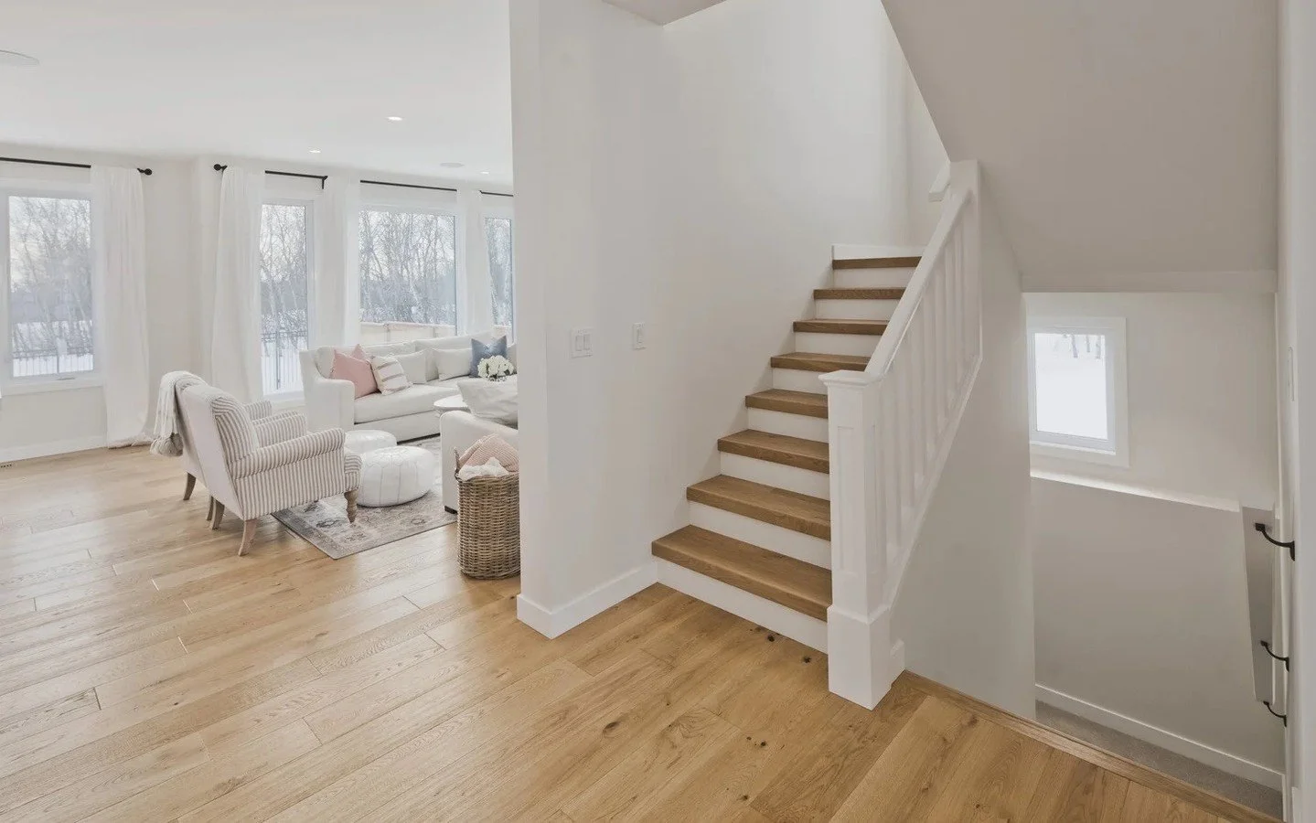 Warm hardwood flooring and easy neutral tones weave effortlessly throughout this entire home, creating a space that feels inviting, cohesive, and perfectly finished. ⁠
⁠
#homedesign #dreamhome #customhome #winnipeghomes #dynastyhomes