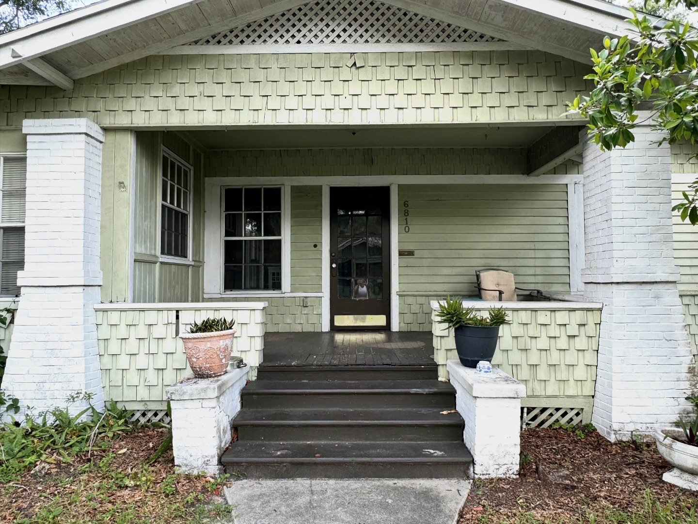FIX &amp; FLIP OPPORTUNITY! This quintessential historic bungalow is situated on a corner lot with a brick road in PRIME Seminole Heights! 🐊🏘️

This one is walkable to @roosterandthetill @mekenita @gulfcoastsourdough @wickedoakbarbeque @revicecream