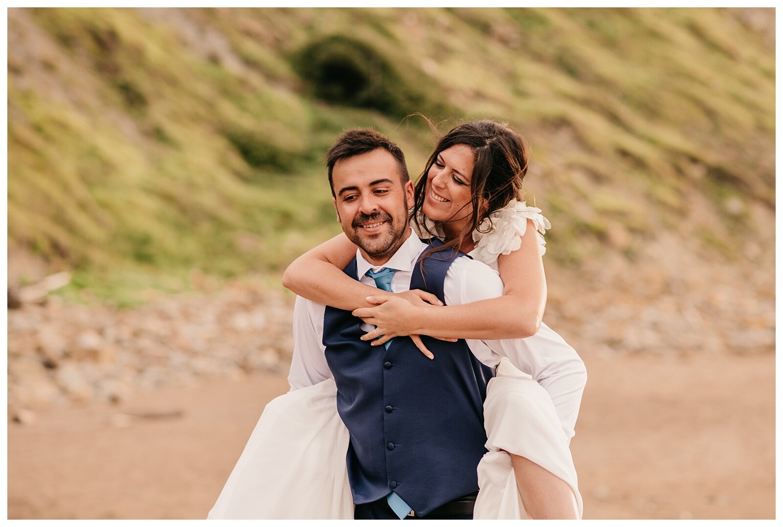 Postboda en la playa fotografo bodas gipuzkoa ezkontza argazkilaria bodas mondragon bergara eskoriatza donosti vitoria zumarraga eibar oñate ezkontzak oñati arrasate  (20).jpg