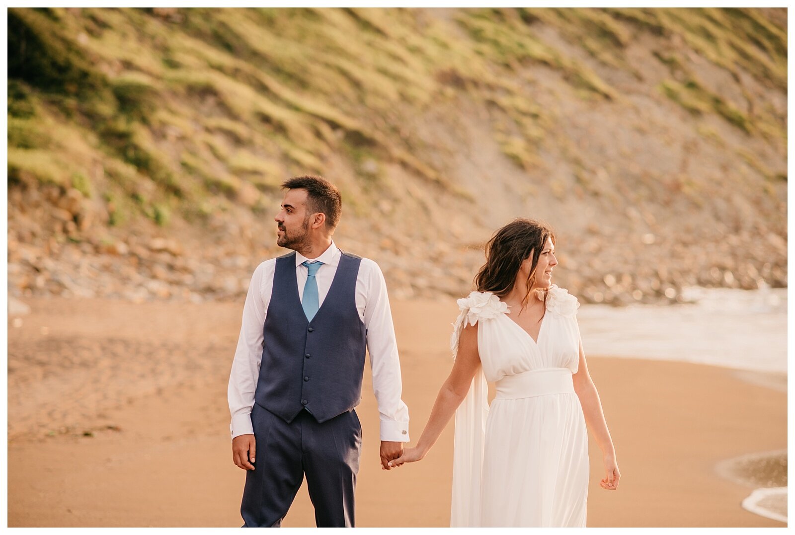 Postboda en la playa fotografo bodas gipuzkoa ezkontza argazkilaria bodas mondragon bergara eskoriatza donosti vitoria zumarraga eibar oñate ezkontzak oñati arrasate  (27).jpg