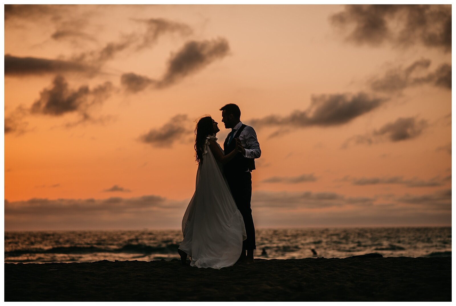 Postboda en la playa fotografo bodas gipuzkoa ezkontza argazkilaria bodas mondragon bergara eskoriatza donosti vitoria zumarraga eibar oñate ezkontzak oñati arrasate  (50).jpg