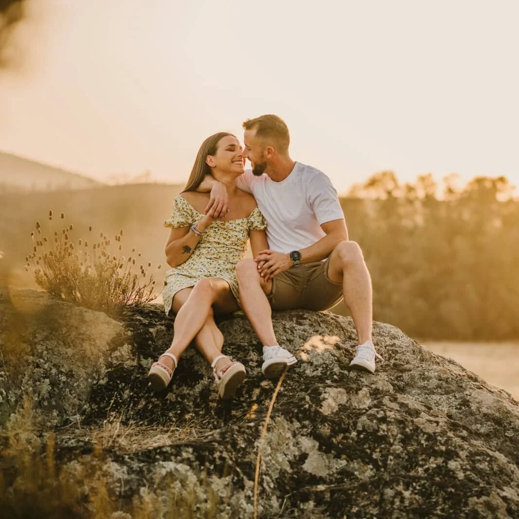 Atardeceres veraniegos llenos de pasi&oacute;n 😍😍. El momento que m&aacute;s me gusta del verano son los atardeceres en el pueblo, ver caer el sol con el cielo vestido de naranja es un espect&aacute;culo. Para m&iacute; sin duda la mejor luz para f
