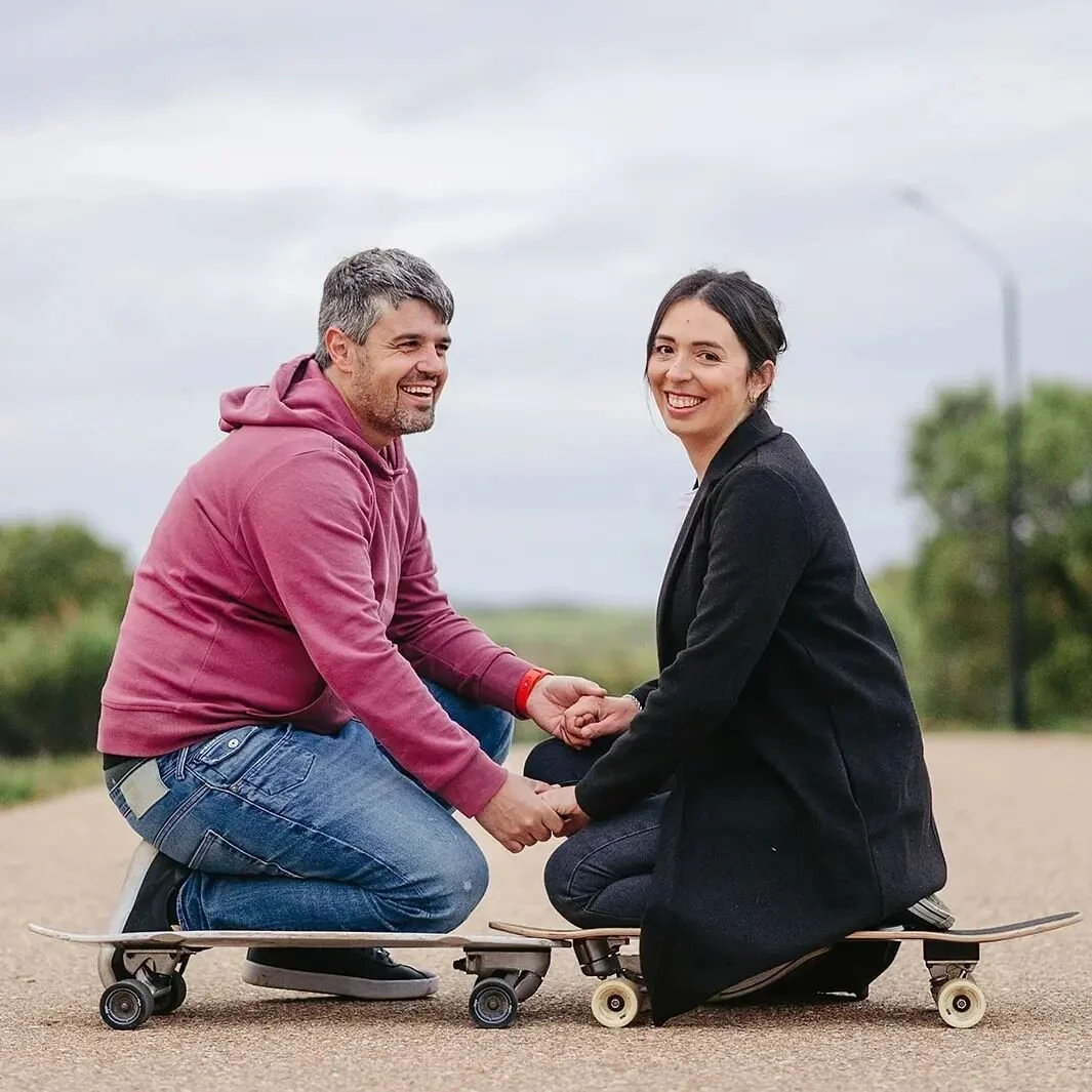 A Miren y Tone se les ocurrió traer los skates a la sesión y la verdad es que me pareció una muy buena idea 😆😆.
Ya ha comenzado el baile de las bodas y me esperan unos meses moviditos. Qué bien!! 😚😚
.
.
.
.
#ezkontzakg