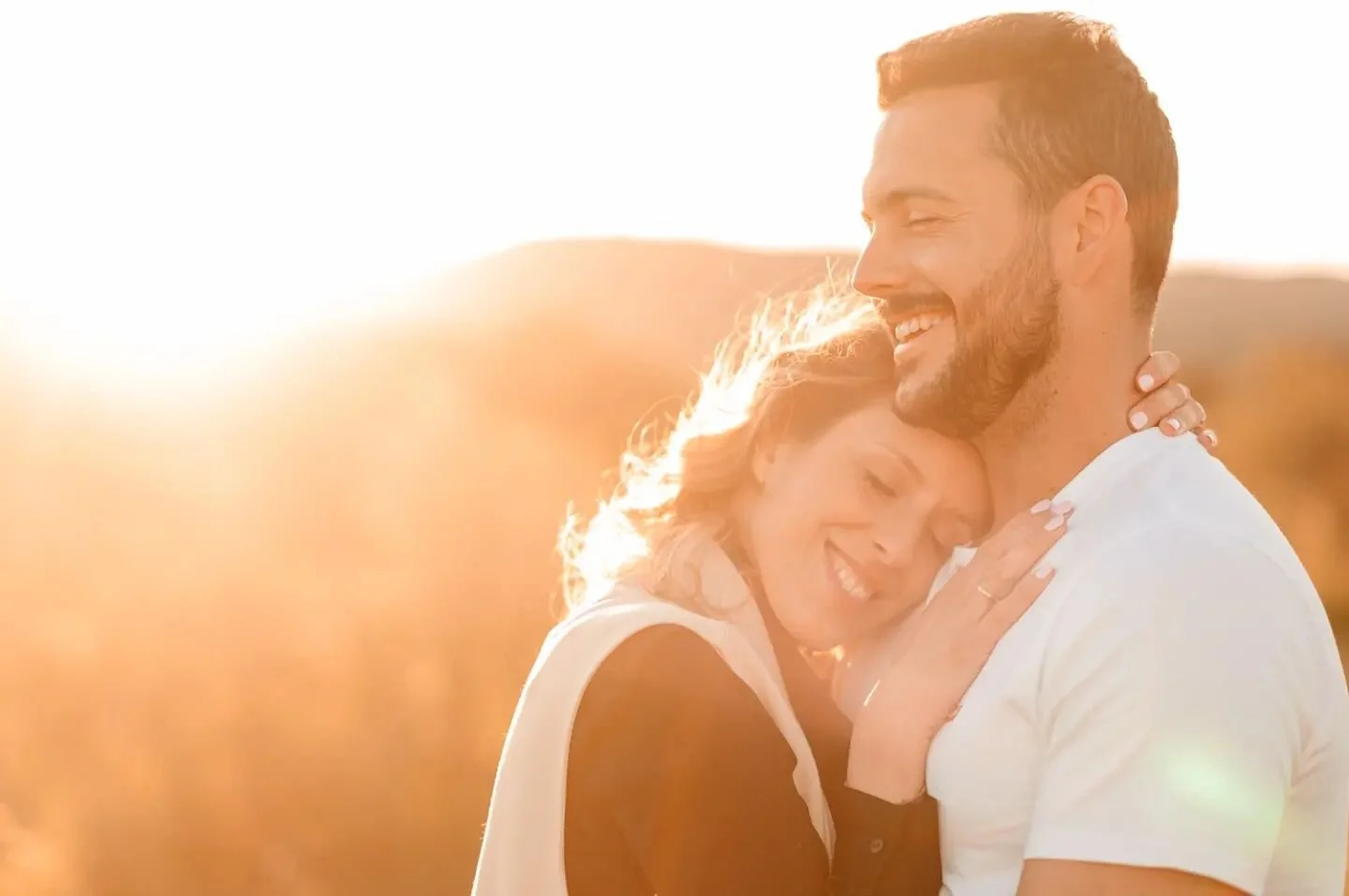 "Ahora recuerdo tus ojos
clavados en mi canción
y mi canción me recuerda
a mi fantasma mi amor" Lluvia en soledad, Celtas Cortos.
