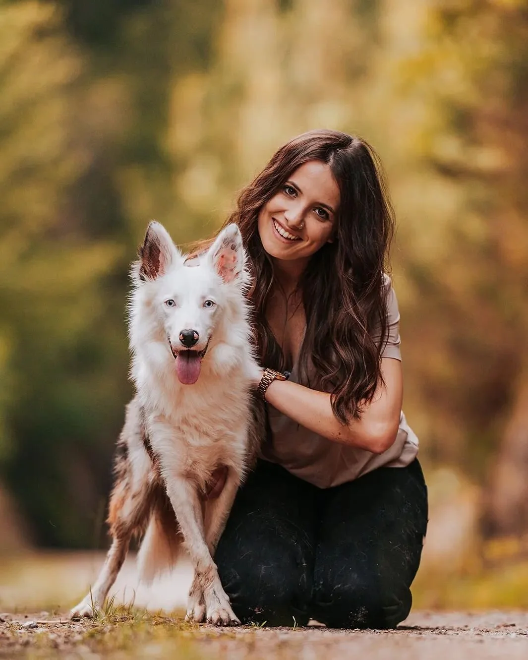 Hace unos días tuve el placer de pasar la tarde con Sara, Antonio y su encantador perro Marco. Hay muchas parejas que tienen mascota y la verdad es que me encanta incluirlas en las prebodas, es lo que tiene ser un amante de los animales 😆😆.