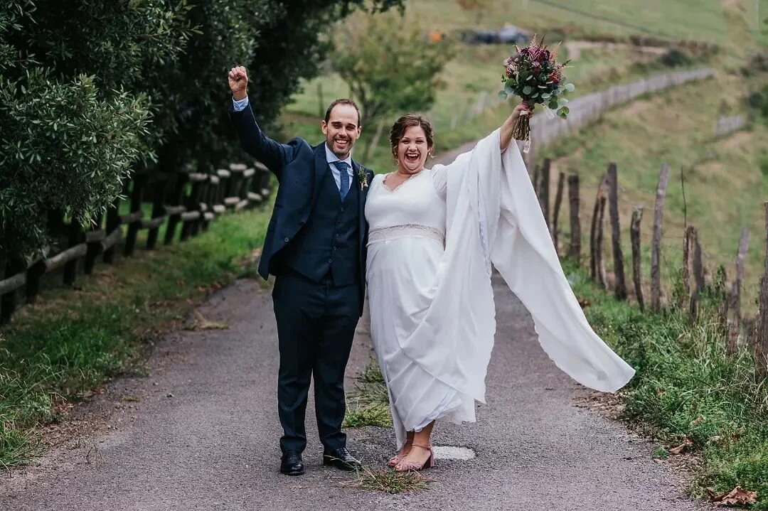 Maialen eta Hasierren ezkontza zoragarrian argazki batzuk. Algunas fotos de la preciosa boda de Maialen y Hasier.
🍽️ @belaustegibaserria
💐@flowersandco
👰@elateliernupcial
👠@flordeasoka
🤵@massimodutti
#ezkontzakgipuzkoa #ezkontzak  #bodas #boda