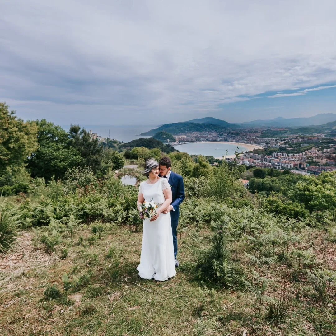 El sábado tuvimos un día increíble en @hotel_gudamendi acompañando a Maite y Julen en su boda.
Plazer bat izan zen!!
@peluqueriarosarito 
@rosa_clara 
@pedromiralles 
@endaneagarden 
@neudonostia 
@nemuxpromusic 
@hotel_