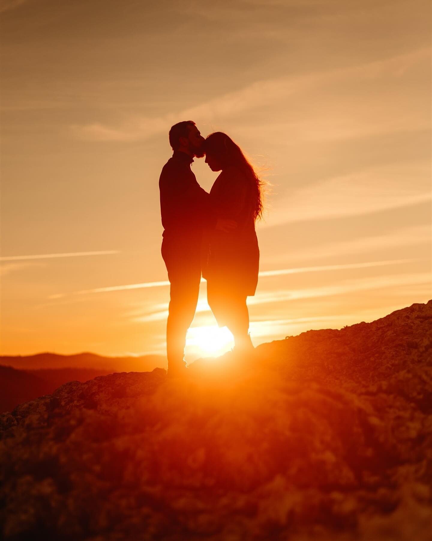 Misma escena desde diferentes de vista. 

#destinationweddingsansebastian #weddingsansebastian #fotografodebodassansebastian #ezkontzakgipuzkoa #ezkontzak #fotografodebodasgipuzkoa #fotografodebodasalava #atardecer #sunset #love