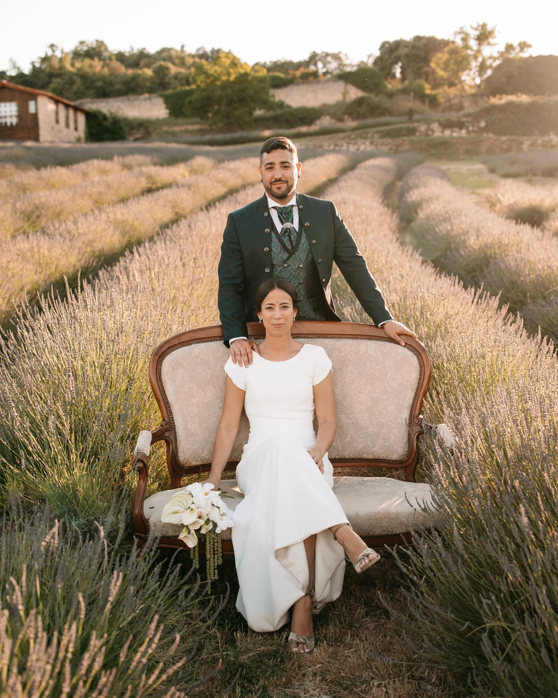 Ainhoa &amp; Iker. Este s&aacute;bado vivimos un d&iacute;a maravilloso en un sitio sin igual como es el @elgranerodesanfrancisco. 

Finca: @elgranerodesanfrancisco 
El: @iker_jauna 
Ella: @cocoguin 
Maquillaje y peluquer&iacute;a: @atelier_estilista