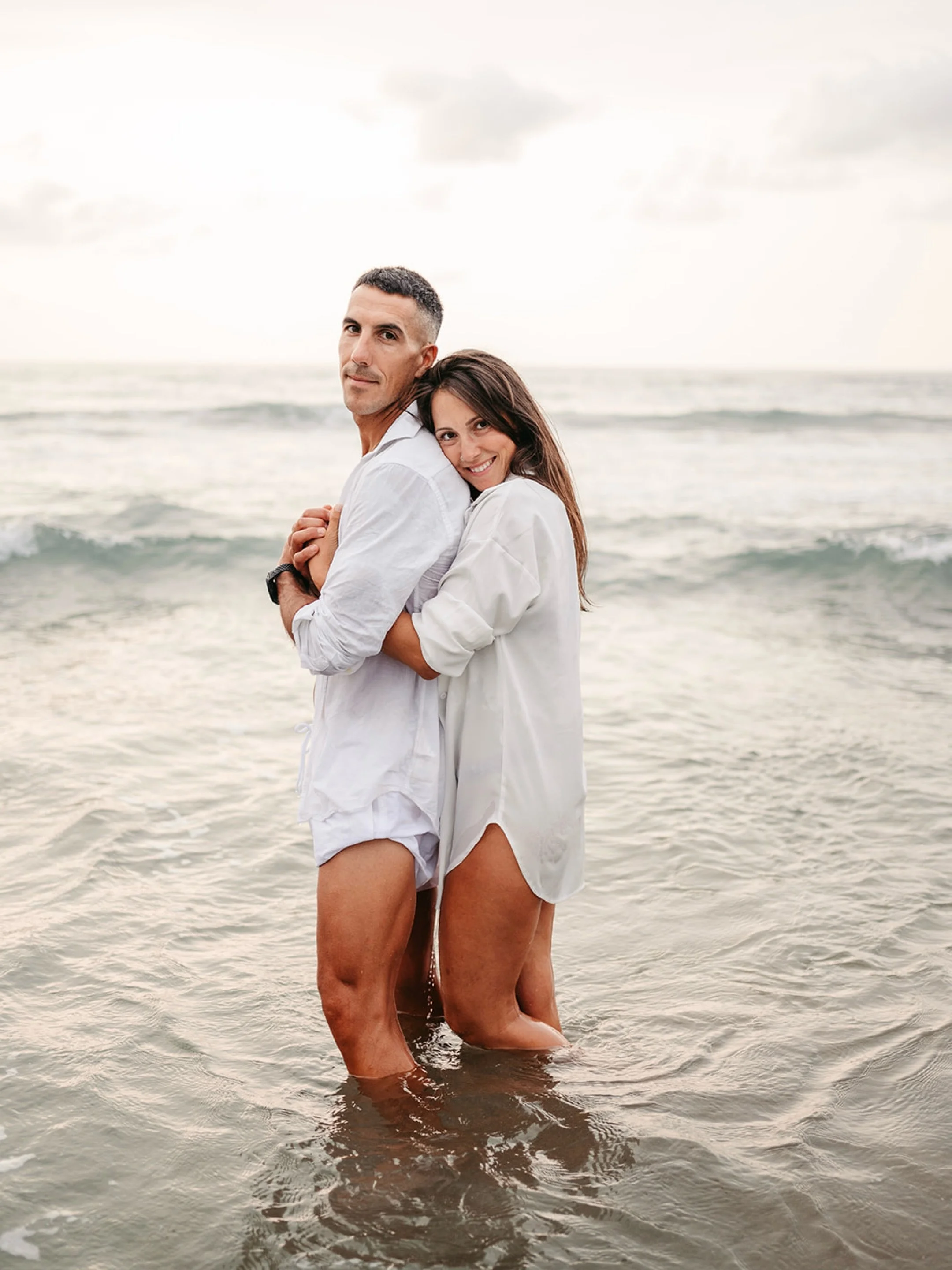 Una tarde de playa con Mar&iacute;a y Jonathan. 🌊🤍

Empezamos dando un paseo, pero acabamos los 3 metidos en el agua. 

Pero precisamente ah&iacute; es donde pasan las cosas que m&aacute;s me gustan. Cuando os olvid&aacute;is un poco de la c&aacute