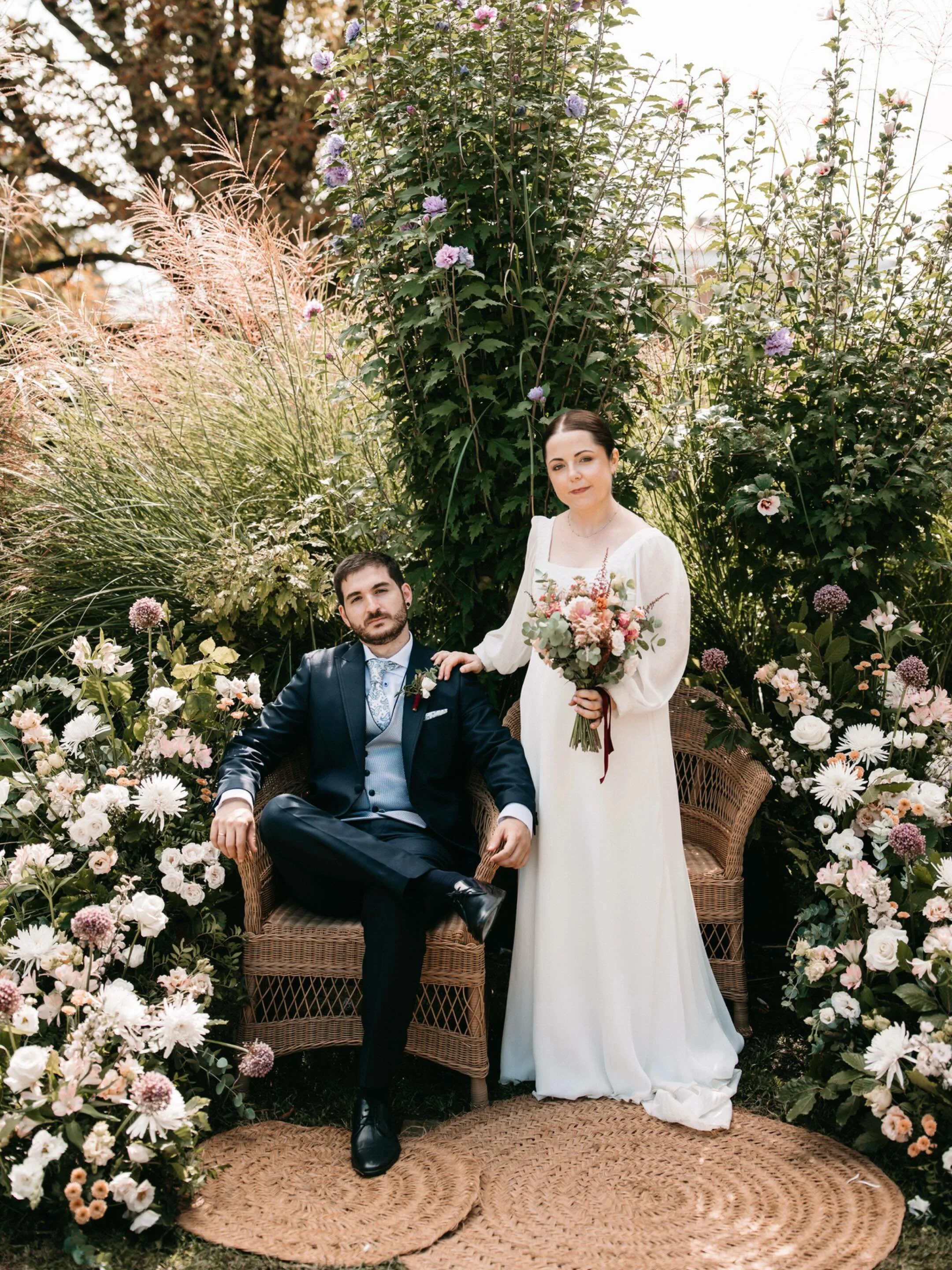 M&oacute;nica &amp; Sergio. Peque&ntilde;as pinceladas de su gran d&iacute;a vivido este s&aacute;bado. 🤗🤗

🌱Fotograf&iacute;a: @inigo._.jimenez -
🌱Vestido: @josketatailerraanesalkain 
🌱M&uacute;sica: @dj_kanupi 
🌱Maquillaje: @naiara_muanai 
🌱