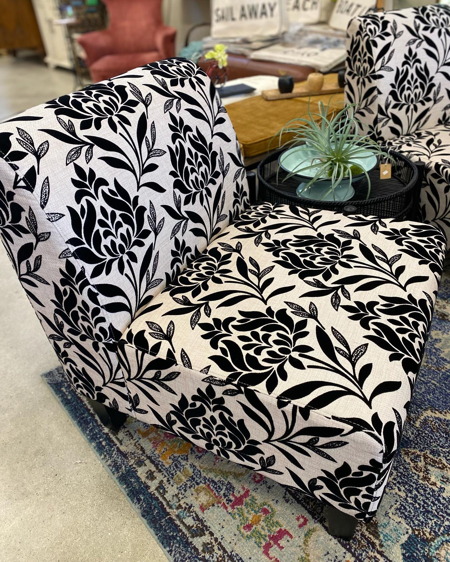 Two of the cutest slipper chairs just dropped in!  Great accent pieces ~ come on down &amp; get your Fun on! 😎
.
.
.
.
#maggiesplacesantacruz 
#visitsantacruz 
#cuteslipperchairs
#designinspo 
#beachchic
#lifeisbetteratthebeach🌴 
#designservices 
#