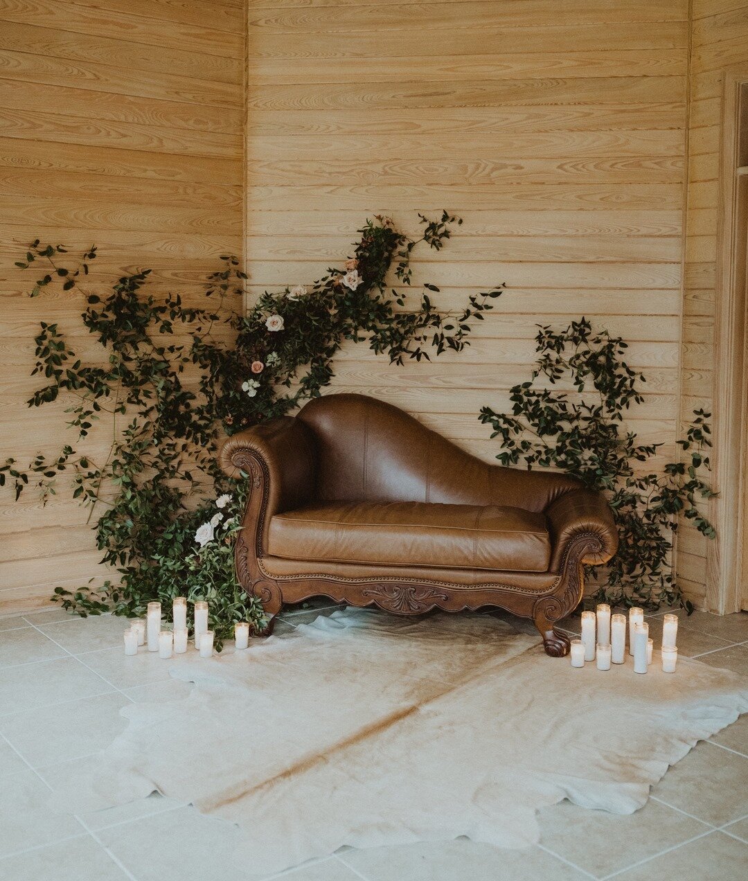 I had so much fun working with @cultivatedbyfaith who is the absolute floral queen, to set up this cozy sunroom corner for @goingplacestheworkshop 🌿⠀⠀⠀⠀⠀⠀⠀⠀⠀
⠀⠀⠀⠀⠀⠀⠀⠀⠀⠀⠀⠀⠀⠀⠀⠀⠀⠀
⠀⠀⠀⠀⠀⠀⠀⠀⠀⠀⠀⠀⠀⠀⠀⠀⠀⠀
When it comes to Covid weddings, I think we can all a