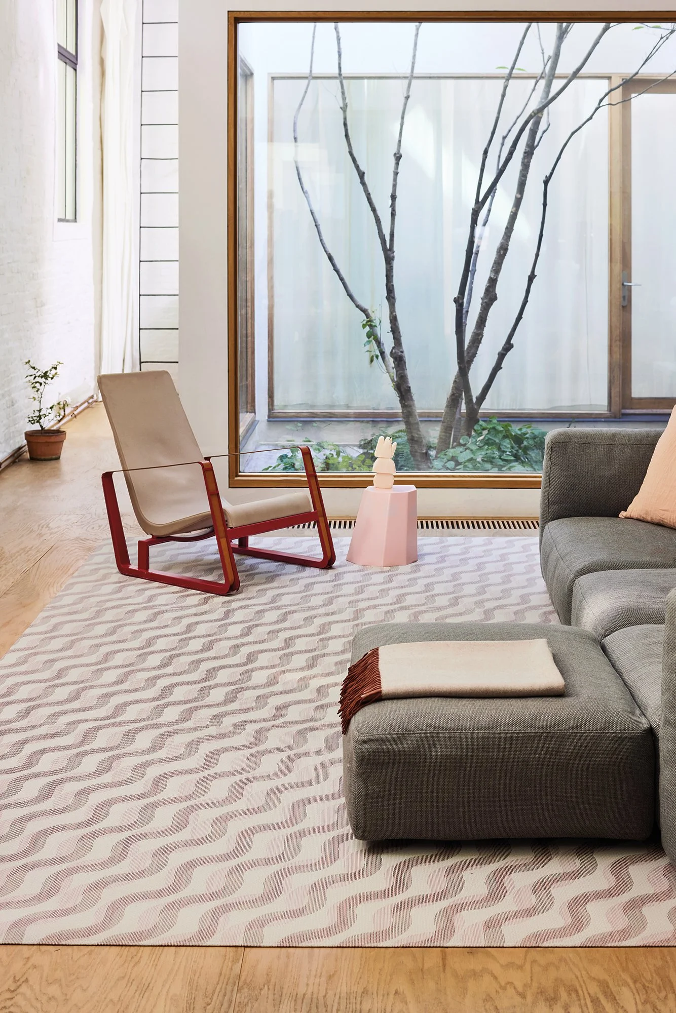 2022-09-29-chilewich_floor_twist_magnolia_55_140_primary-alt6.jpg