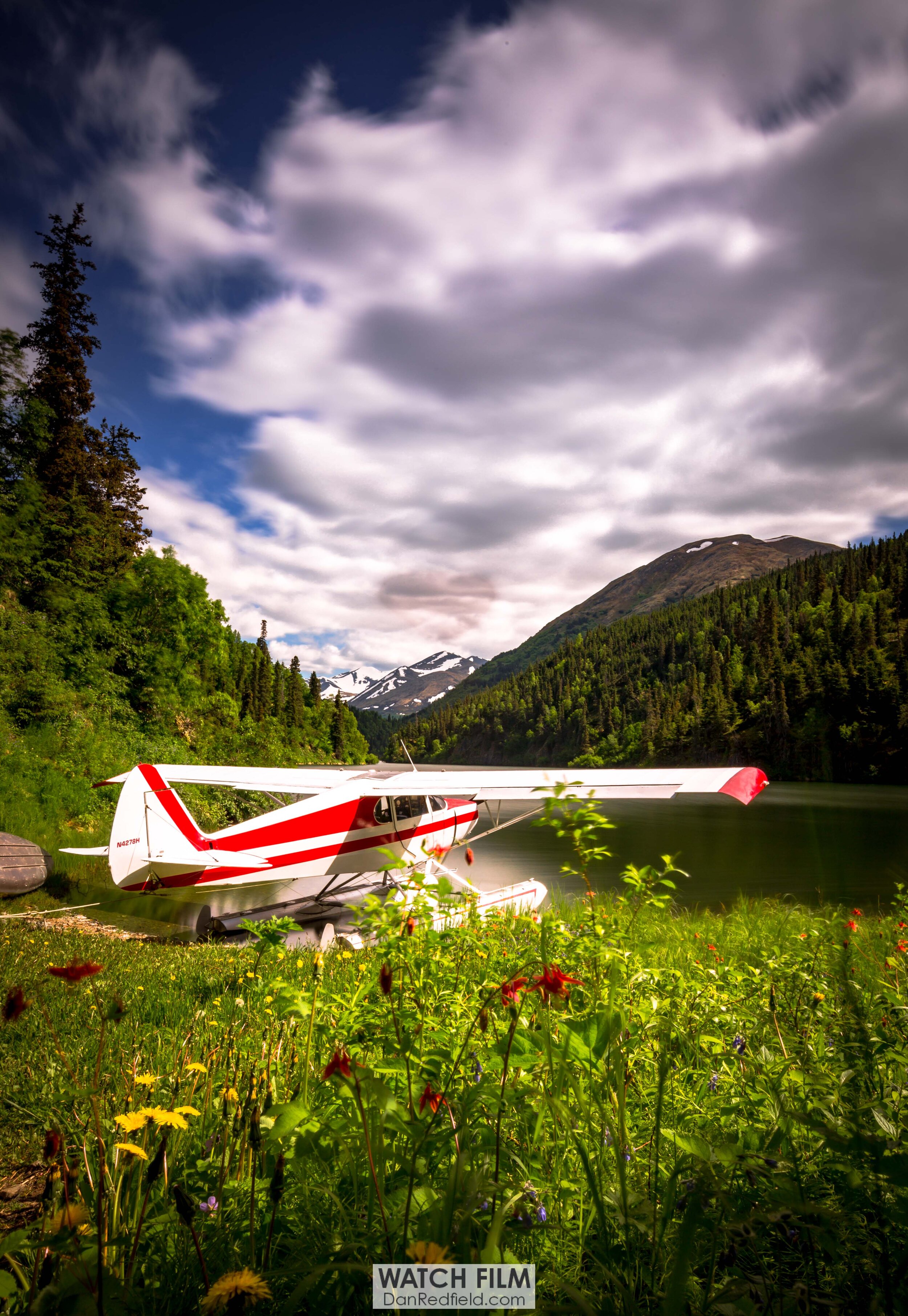 float plane on lake in remote alaska 2.jpg