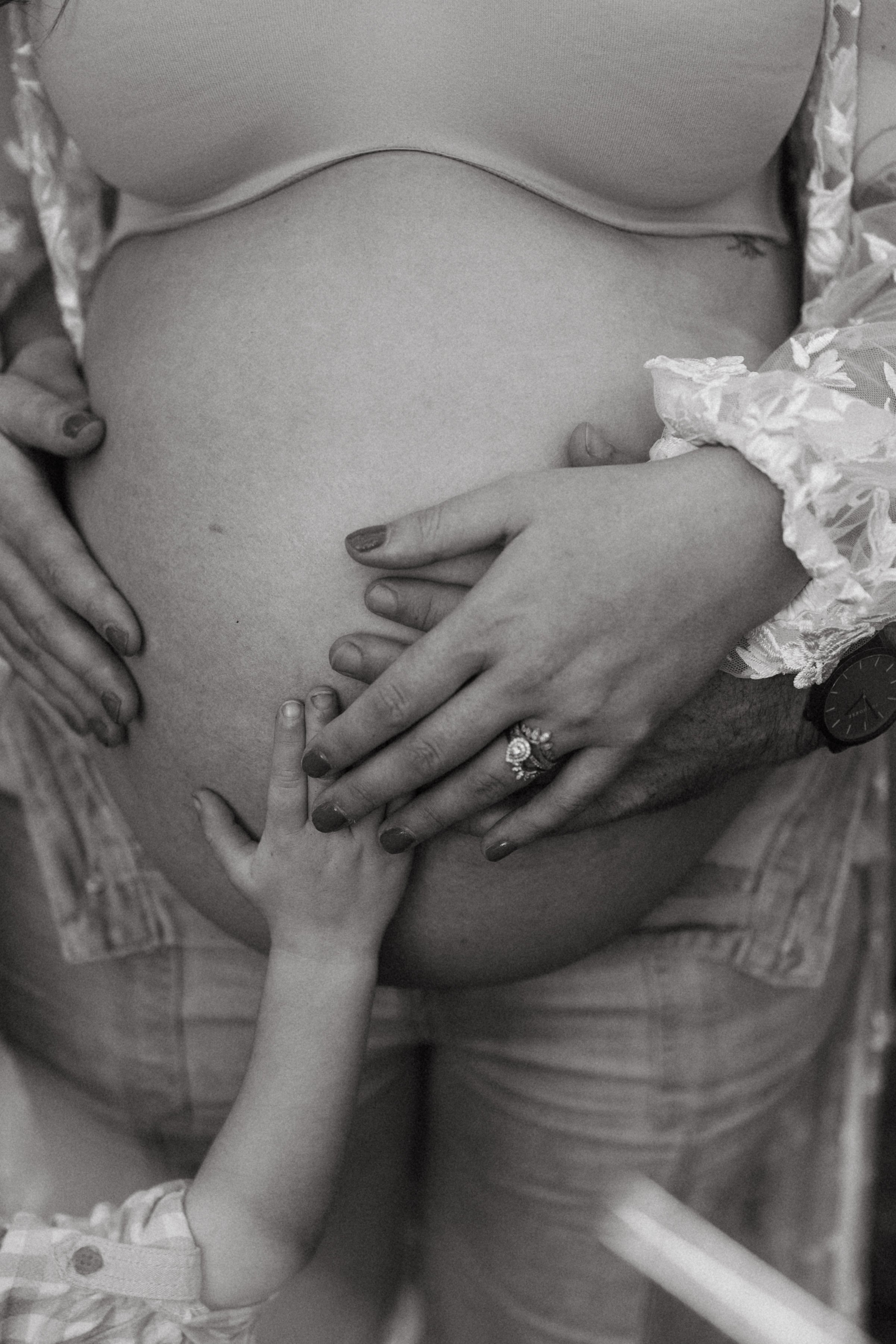 260606_153647_shae maternity session_0708-2.jpg