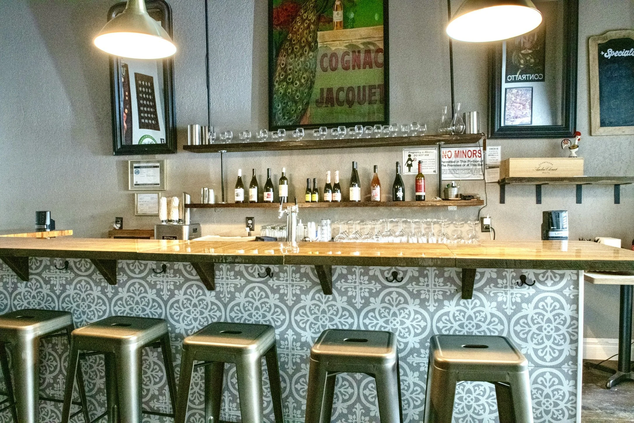 BAR 1.jpeg