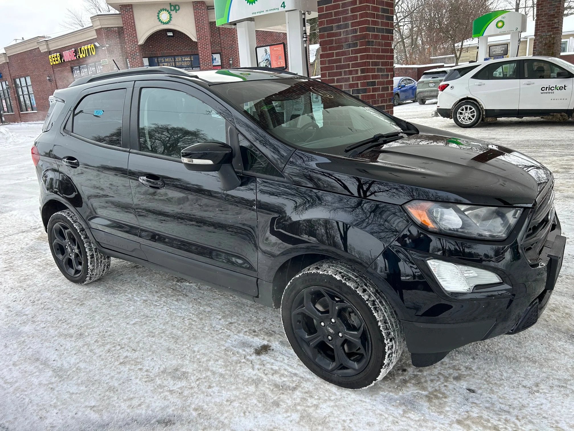 2020 ECOSPORT SES ONLY 27K miles!  TOTALLY LOADED, 4 Wheel Drive, heated leather seats and heated steering wheel, sunroof.  ALMOST READY