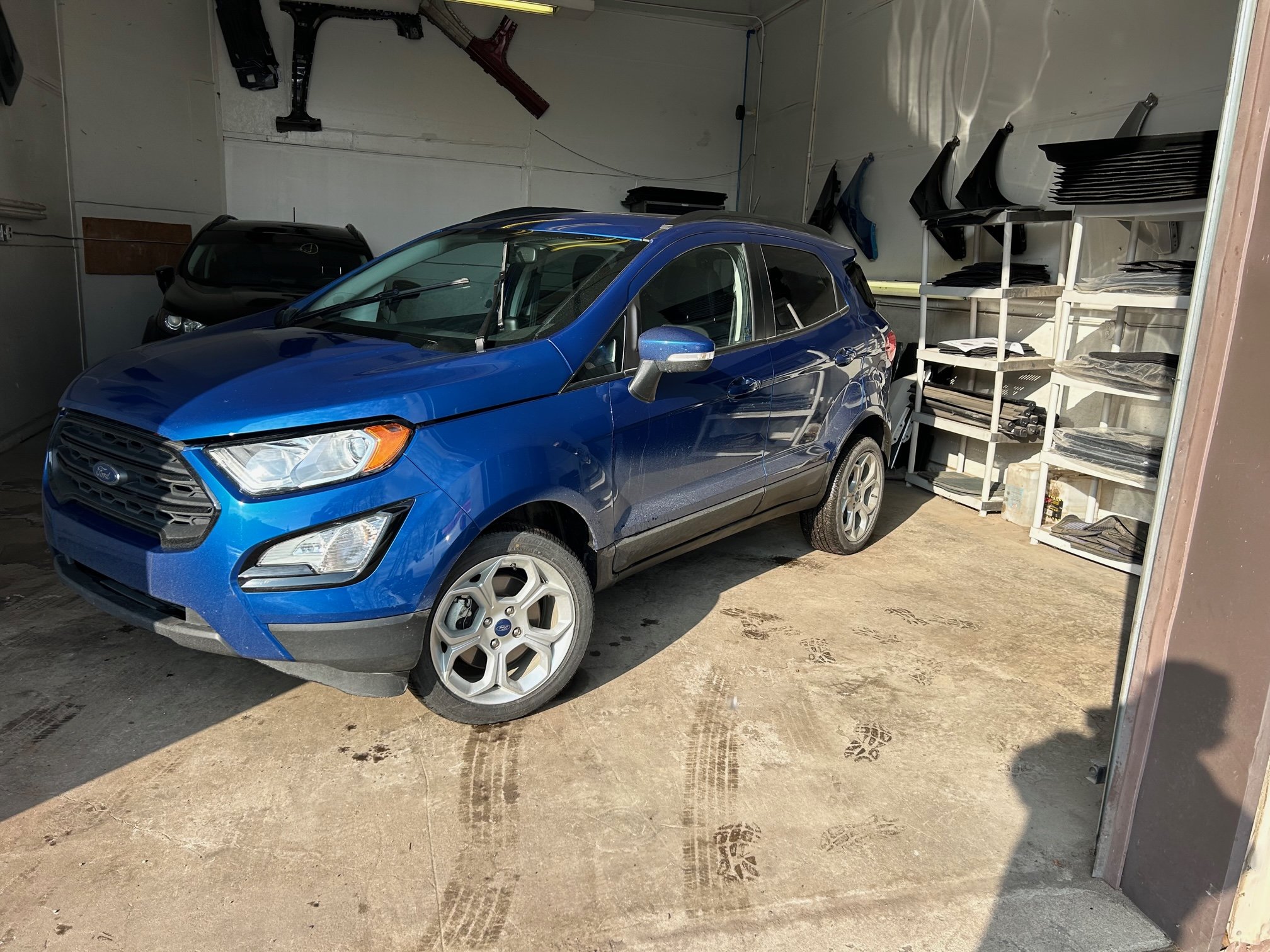 2022 Ecosport SE  4 WHEEL DRIVE, heated seats,  sunroof.  only 11k miles.