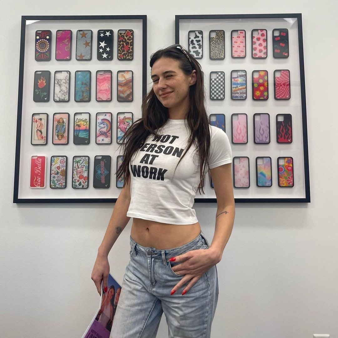 Devon Lee Carlson: The It Girl