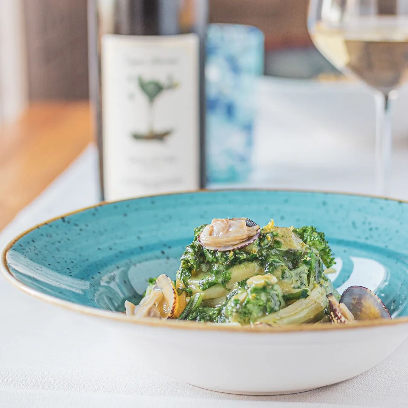 I Nostri Spaghetti &quot;Lungomare&quot;
&bull;
Vongole, Broccoli, Bottarga, Pomodori Secchi e Tarallo di Agerola Piccante
&bull;
🌊Uno dei Primi Piatti da voi pi&ugrave; apprezzati, che troverete a Men&ugrave; ancora per pochi giorni!🌊
&bull;
⏰Siam