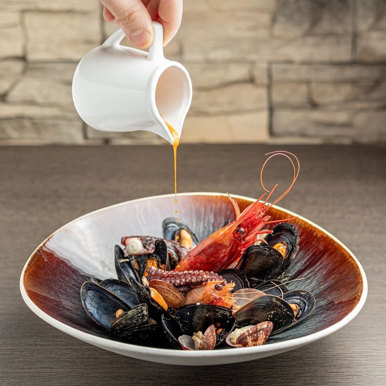 La Tradizionale Zuppa di Cozze Napoletana del Gioved&igrave; Santo, servita con Olio Piccante, vi d&agrave; appuntamento a domani!😋
&bull;
📞Per info e prenotazioni
Tel. 0813914694
Whatsapp 3314711728
&bull;
Lungomare Restaurant 🍝🍕- cucina e pizza