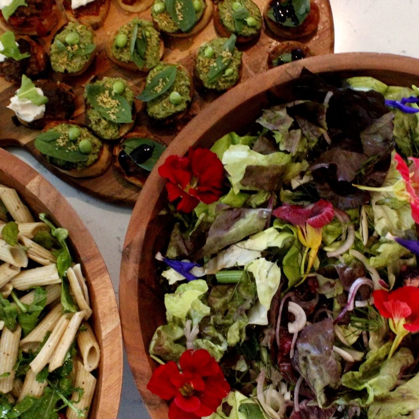 Feeding you all only the best locally sourced ingredients 🌱

This was the beautiful spread from last weekends tea party. 
All produce was sourced by @frogsongcsa @4rootsfarmcampus &amp; our organic garden 💓

First course: Farmers Market Salad
Mix o