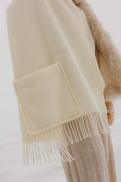 UNI pocket Shawl in Cream