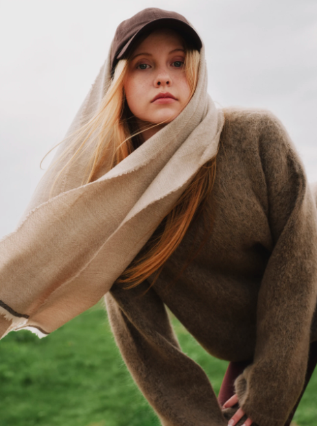VIIRU "the thread" scarf in Beige